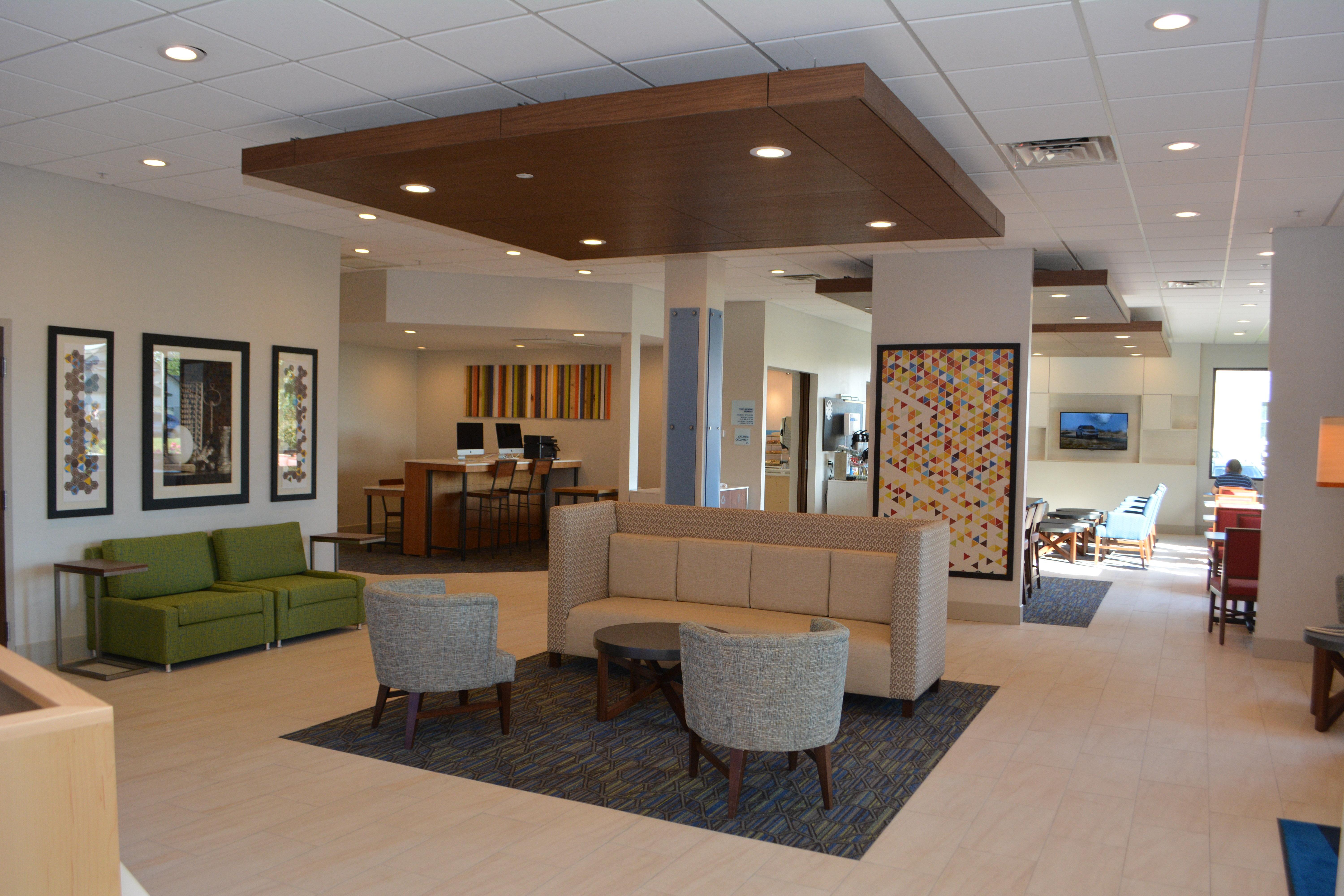 Holiday Inn Express & Suites Waterville - North By Ihg Εξωτερικό φωτογραφία