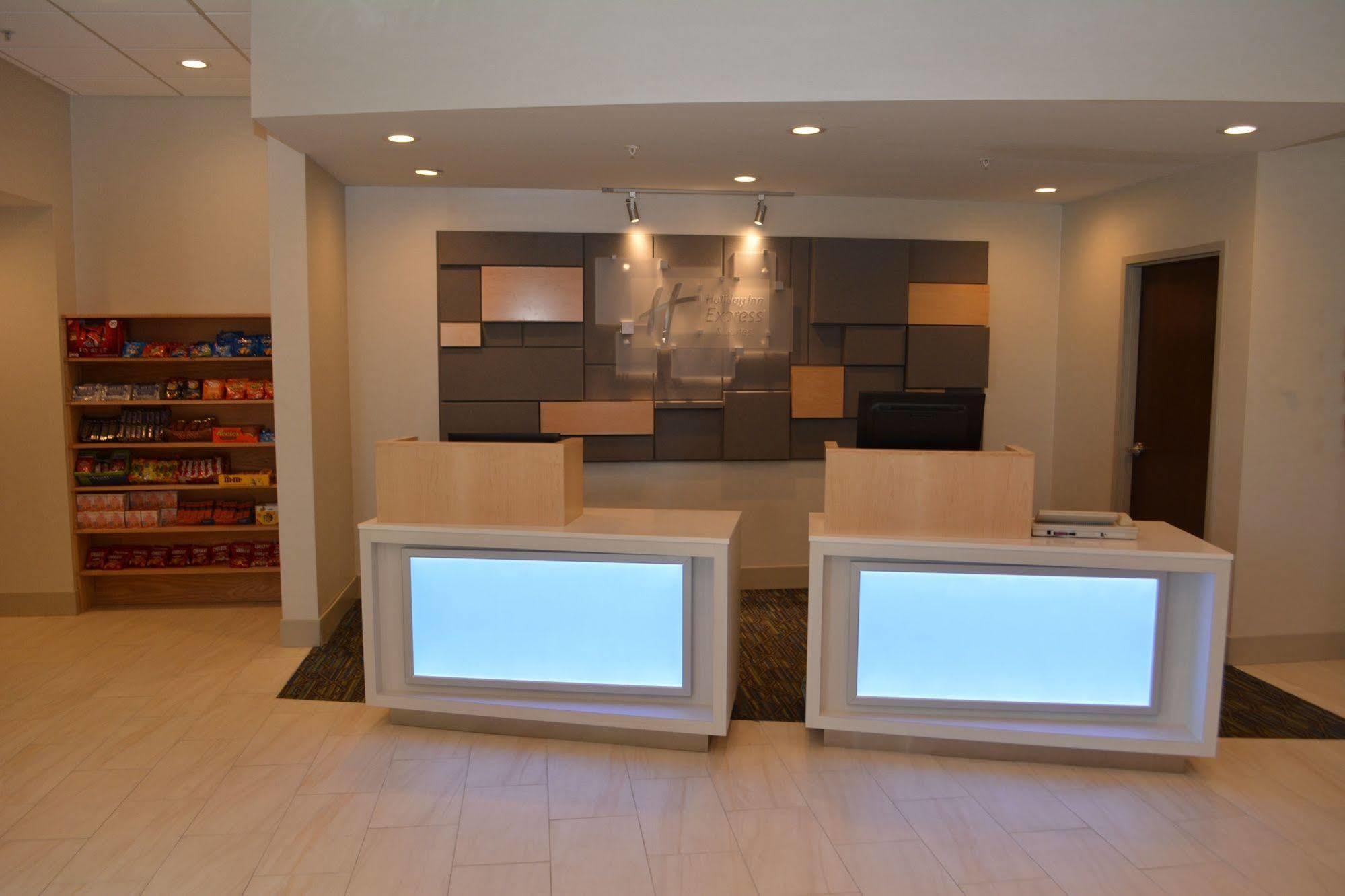 Holiday Inn Express & Suites Waterville - North By Ihg Εξωτερικό φωτογραφία